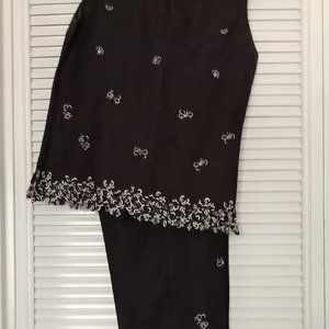 Embroidered 2 pc Capri Outfit
